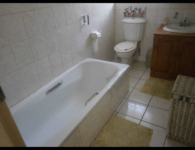 2 BEDROOM TOWNHOUSE FOR SALE IN ALBERTSDAL